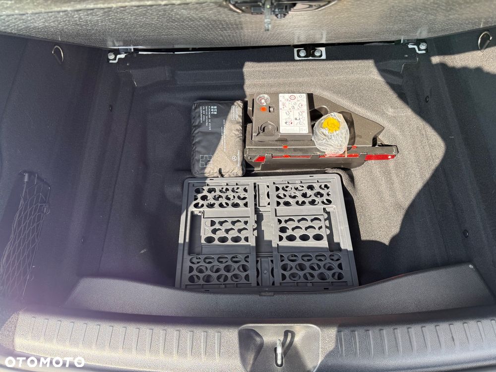 Mercedes-Benz GLA 200 7G-DCT - 19