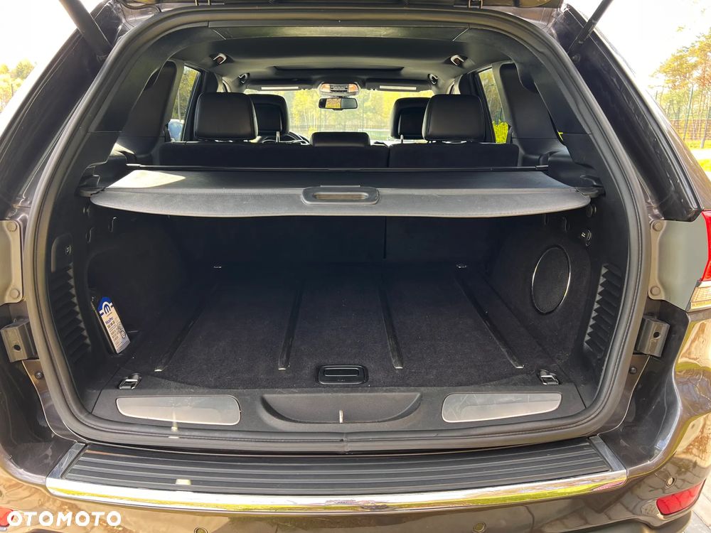 Jeep Grand Cherokee - 12