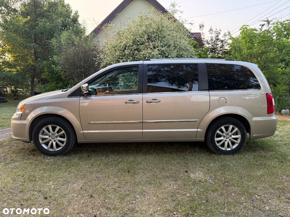 Chrysler Town & Country 3.6 Limited - 1