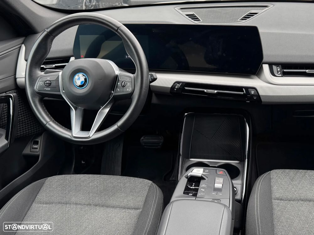 BMW iX1 eDrive20 - 8