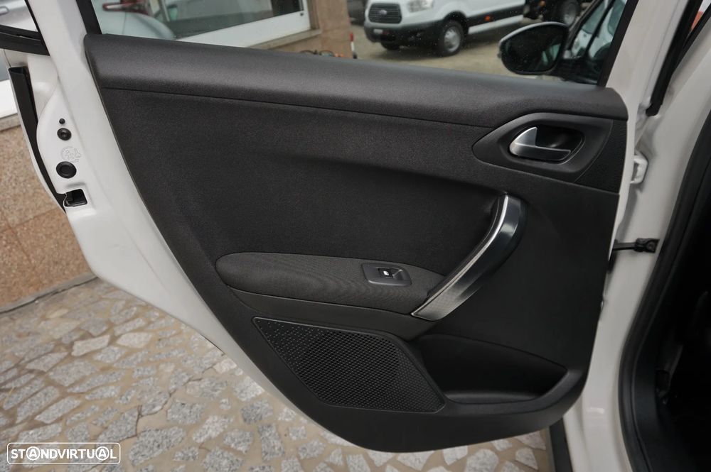 Peugeot 2008 1.6 e-HDi Allure - 13
