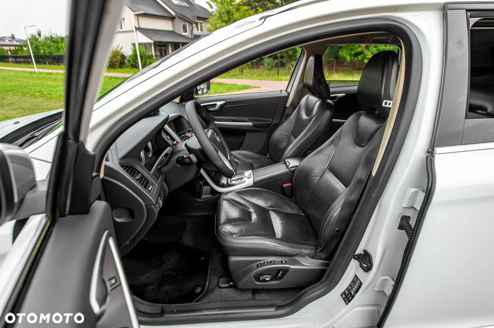 Volvo XC 60 D5 AWD RDesign - 6