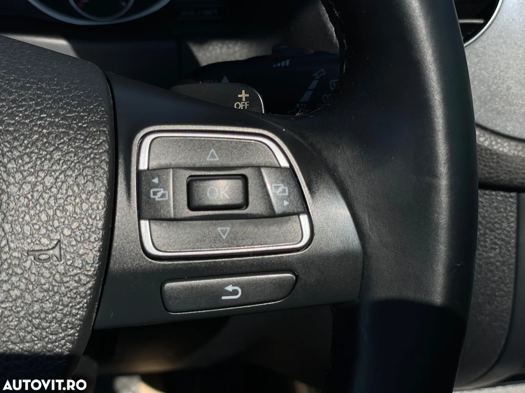 Volkswagen Tiguan 2.0 TDI 4Motion DSG BMT Sport & Style - 17