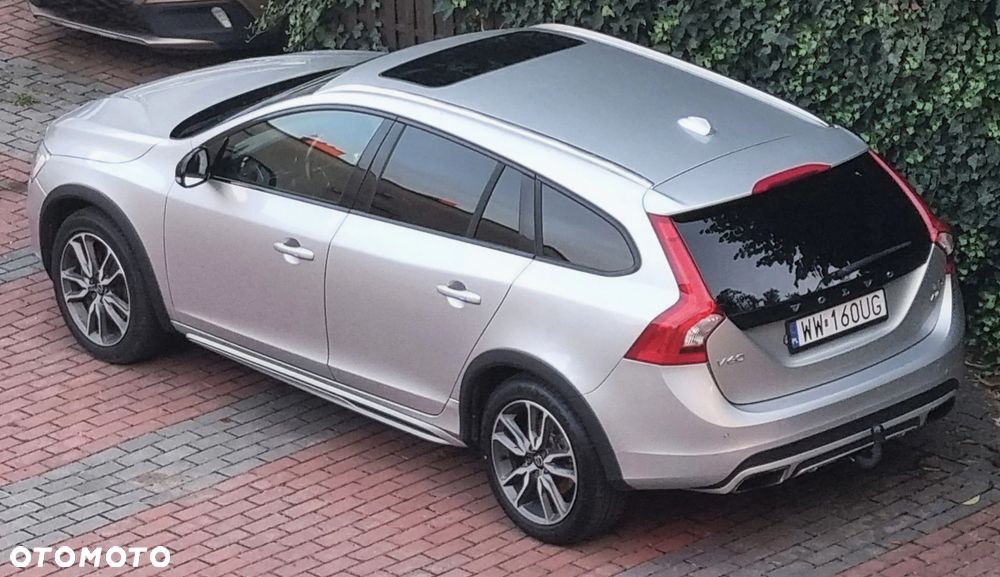 Volvo V60 Cross Country - 1
