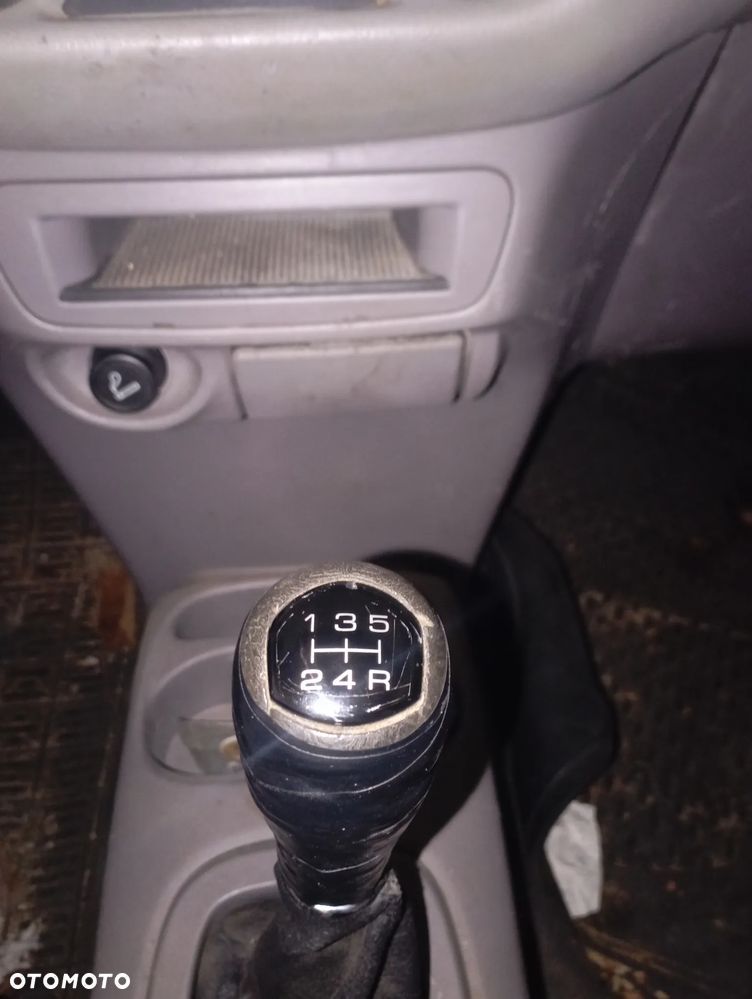 Nissan Almera Tino 1.8 - 5