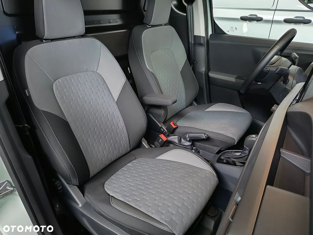 Ford Transit Courier - 13