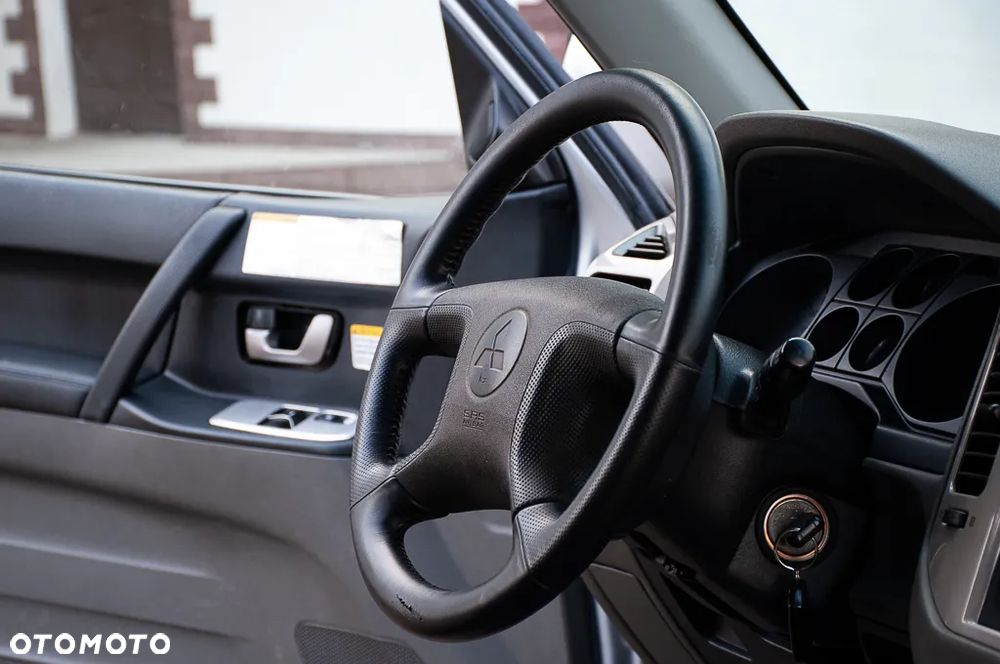 Mitsubishi Pajero 3.2 DI-D Automatik Dakar - 5