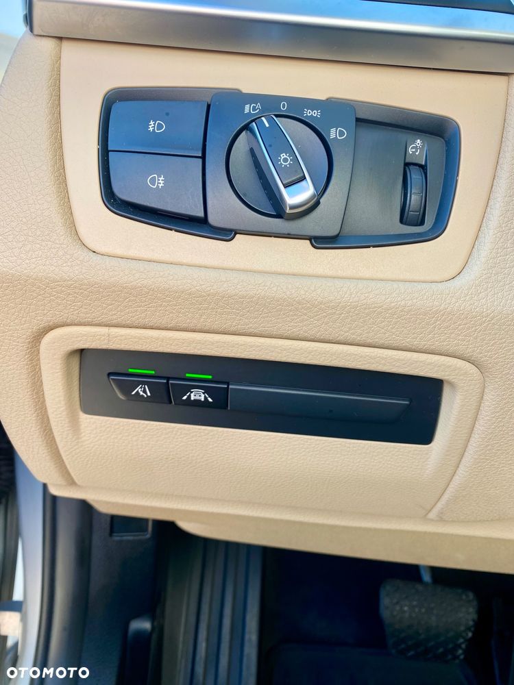 BMW Seria 3 330d xDrive M Sport - 8