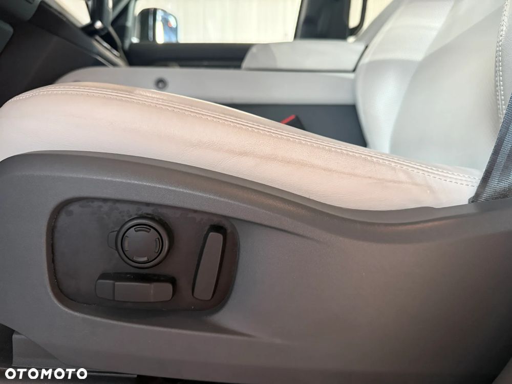 Land Rover Defender 3.0 D250 mHEV X-Dynamic HSE - 15