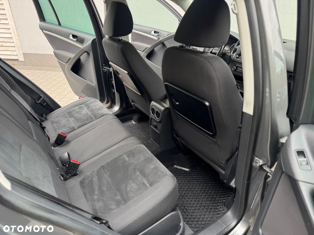 Volkswagen Tiguan 2.0 TDI DPF 4Motion BlueMotion Technology Lounge Sport & Style - 9