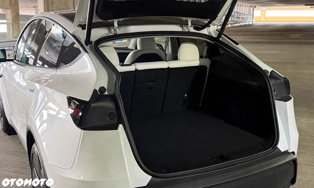 Tesla Model Y Long Range Dual Motor AWD - 16