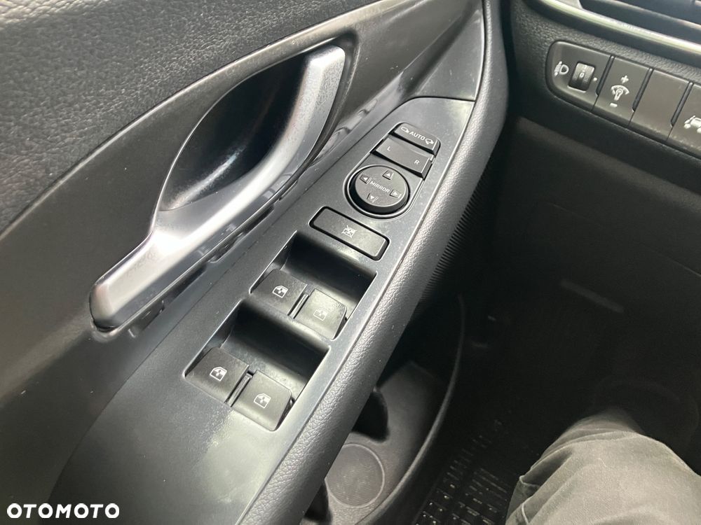 Hyundai i30 Kombi 1.4 Passion - 15