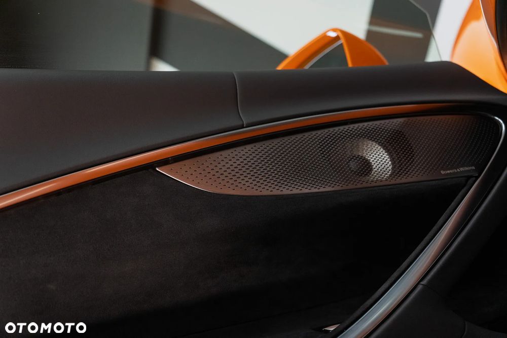 McLaren Artura - 31