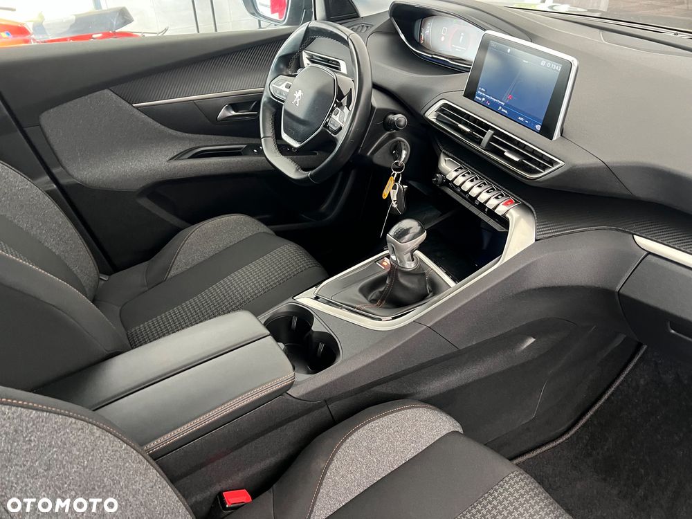 Peugeot 5008 PureTech 130 Stop & Start Allure Business-Paket - 26