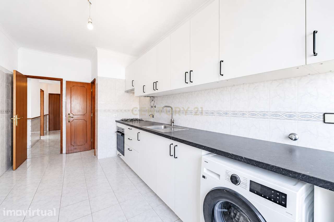 Apartamento T3 para arrendamento na Cruz de Pau - Grande imagem: 3/23