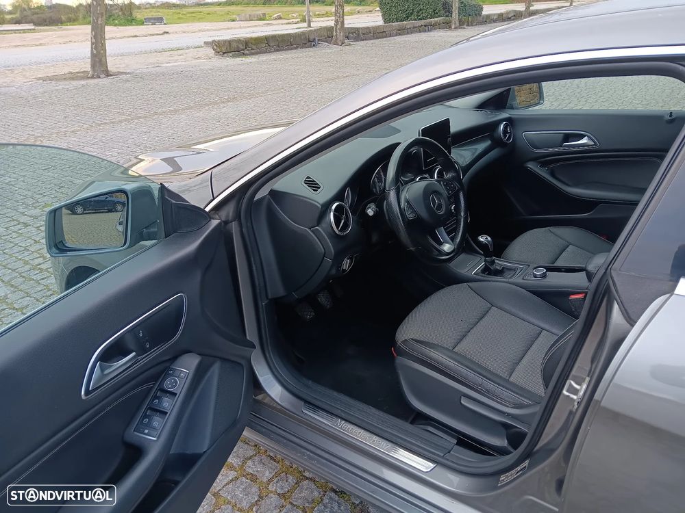 Mercedes-Benz CLA 180 d Shooting Brake Urban - 13