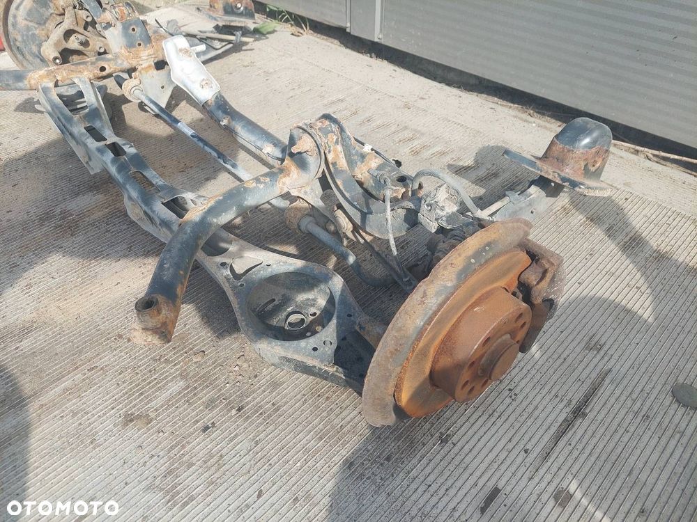 KOMPLETNE ZAWIESZENIE BELKA SANKI TYŁ VOLKSWAGEN JETTA V ID: 212055 - 2