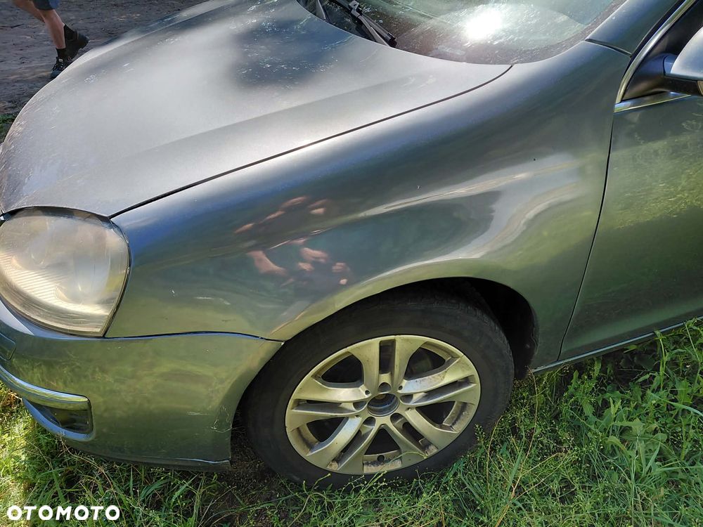 części VW VOLKSWAGEN GOLF V kombi 1.9 TDI 105KM 2008r BŁOTNIK przód prawy lewy LA6R - 1