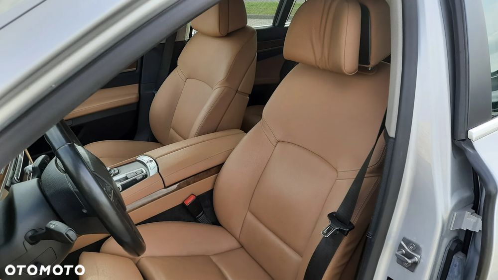 BMW Seria 7 750i - 9