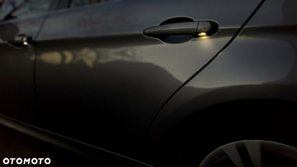 BMW Seria 3 318d DPF Edition Exclusive - 23