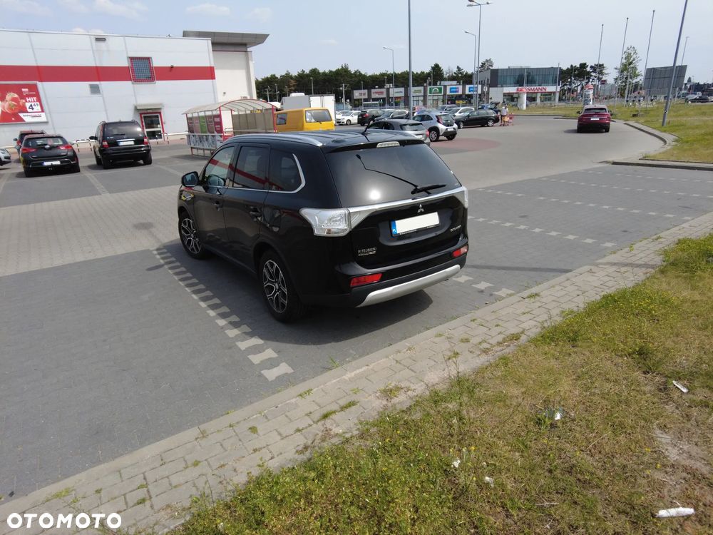 Mitsubishi Outlander 2.0 Intense + 4WD CVT - 9