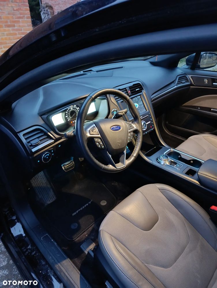 Ford Fusion - 11