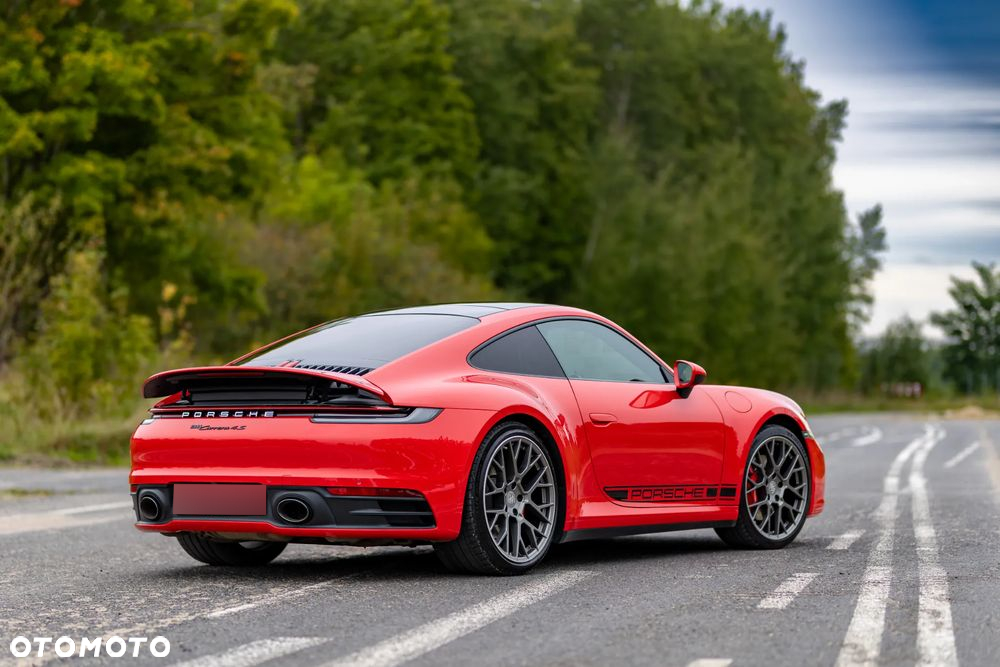 Porsche 911 Carrera 4S - 2