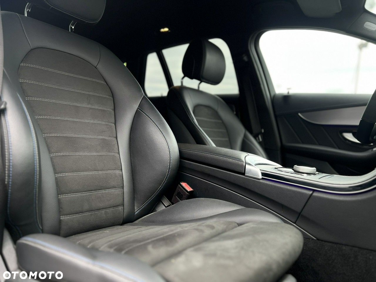Mercedes-Benz Klasa C 300 T 9G-TRONIC Night Edition - 33