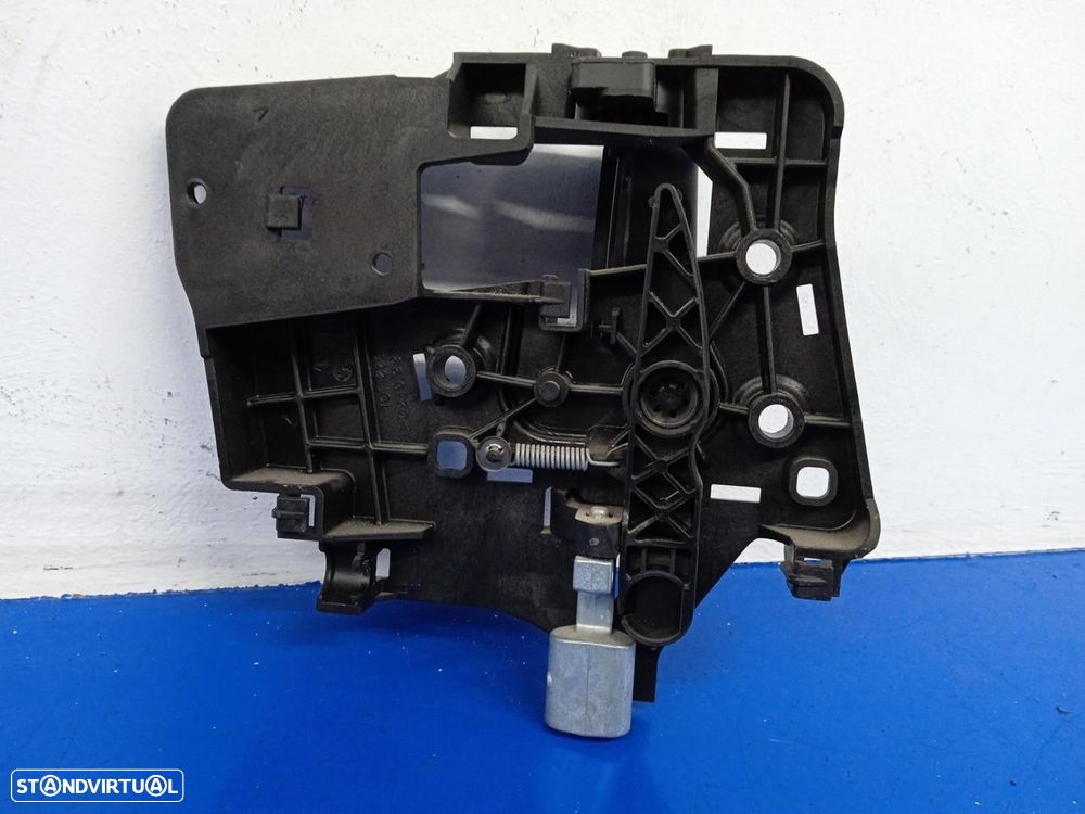 MANIPULO INTERIOR LATERAL DIREITO CITROEN BERLINGO 2009 -9682100677 - 1