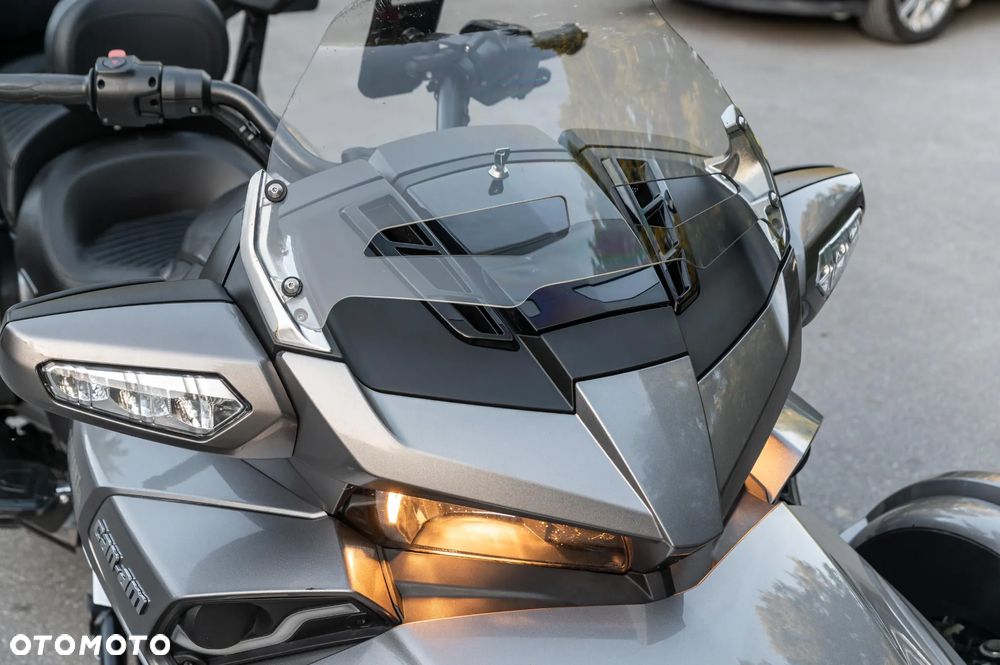 Can-Am Spyder - 20