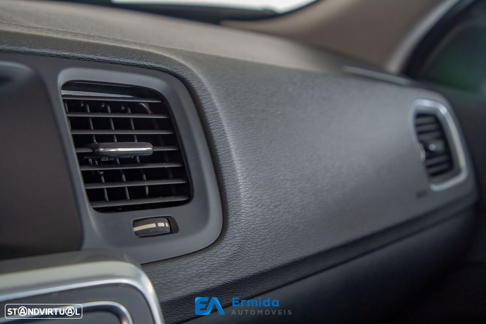 Volvo V60 2.0 D3 Momentum - 48