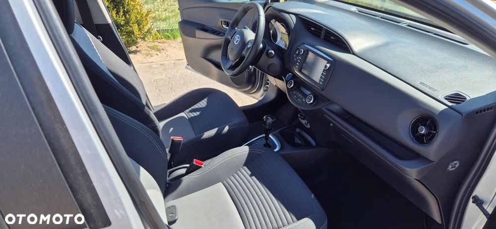Toyota Yaris Hybrid 100 Active - 20