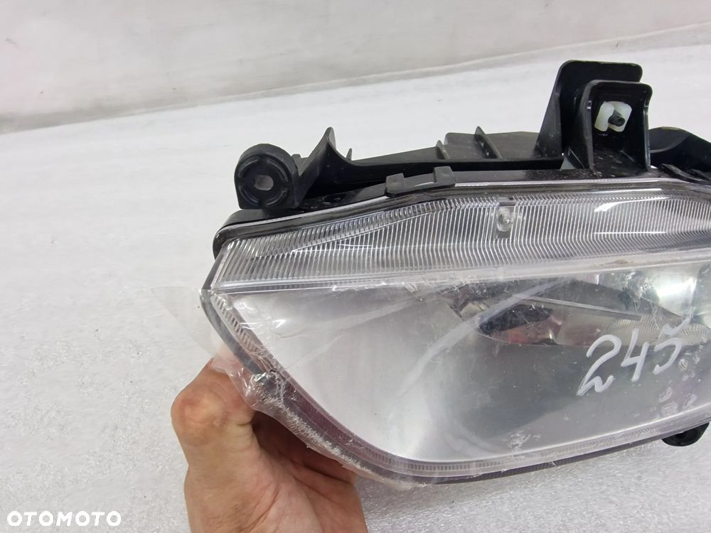 HYUNDAI H1 II 07-15 PRAWY HALOGEN + RAMKA NOWY ORYGINALNY , NR 92202-4H0 , NR AUKCJI H245 - 3