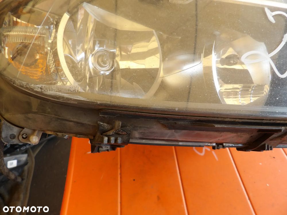 BMW - F30 - H7 - USZKODZONE SZKŁO - PRAWA LAMPA PRZEDNIA  - UK - 7259540 - 3