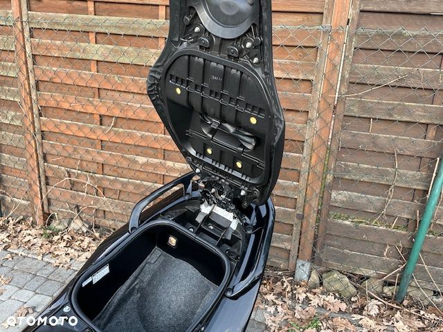Yamaha Tmax - 25