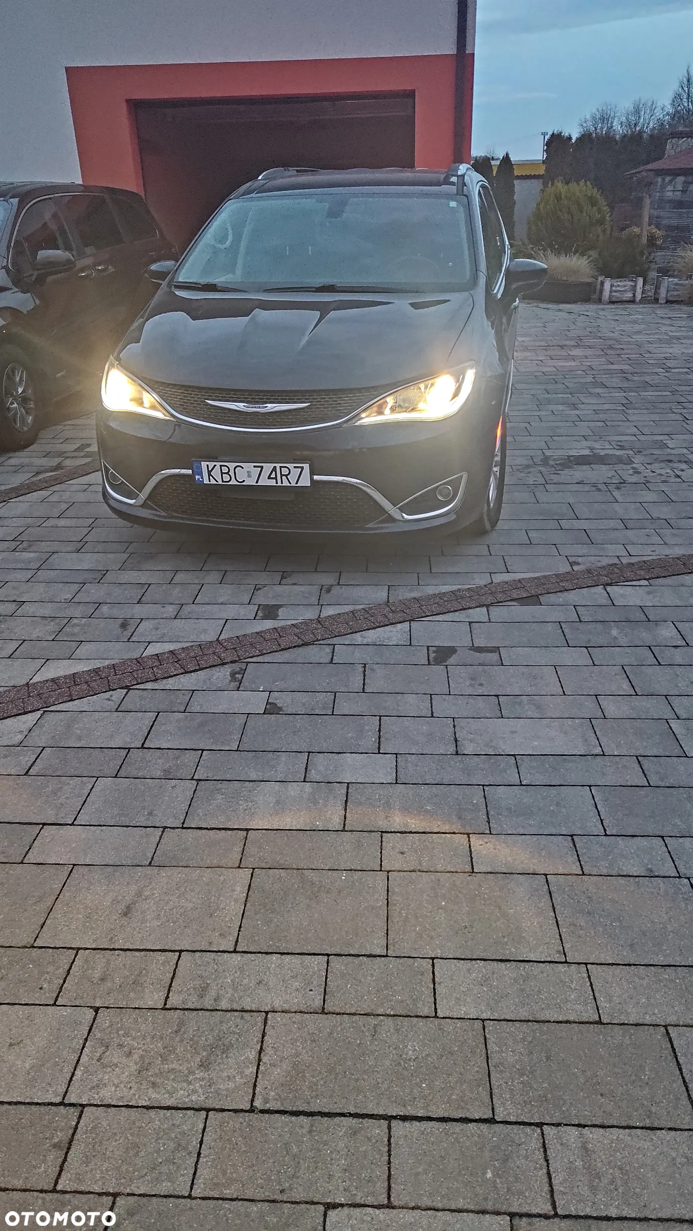 Chrysler Pacifica - 16