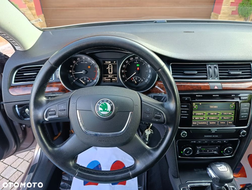 Skoda Superb 2.0 TDI DSG Exclusive - 27