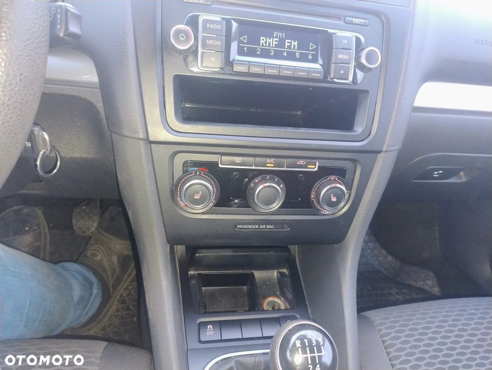 Volkswagen Golf 1.6 TDI BlueMotion Technology Cup - 8