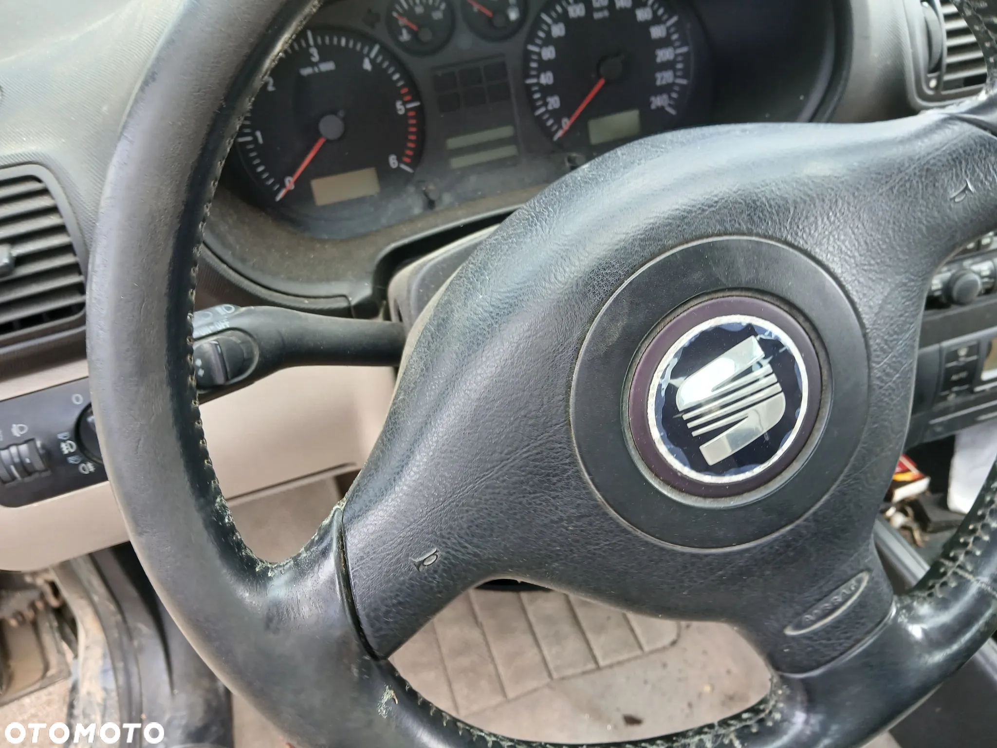 seat toledo II 2 LC9Z fotel fotele kanapa deska kokpit podsufitka boczek boczki klamka podłokietnik - 4