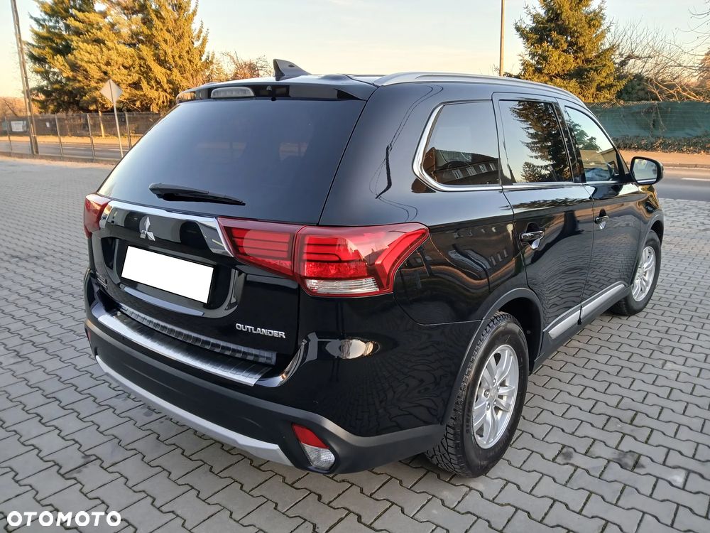 Mitsubishi Outlander 2.0 Intense 2WD - 17