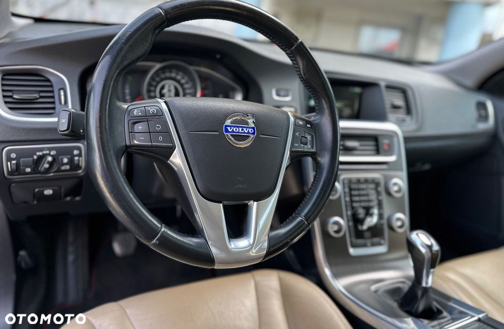 Volvo V60 D4 Momentum - 8