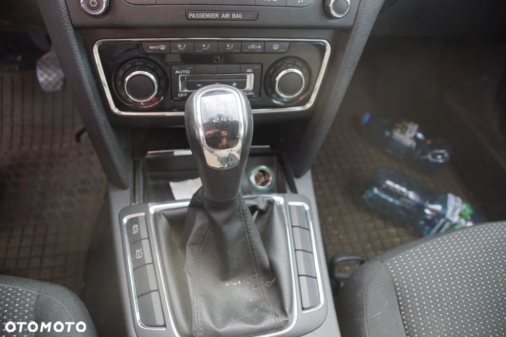 Auto na części - Skoda Superb II 2.0 TDI 140 KM BMP KXX LA7W 2009R Silnik Skrzynia Drzwi Błotnik Zderzak Lampa Lusterko Klamka Szyba Deska Kokpit Sterownik Moduł Czujnik Licznik Panel Kierownica - 15