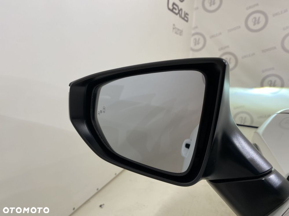 Lexus UX 300h F Sport Design - 16