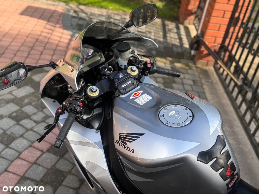 Honda CBR - 15