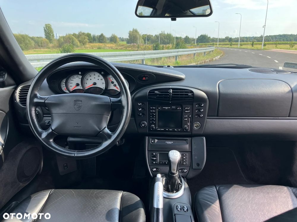 Porsche 911 Carrera - 20