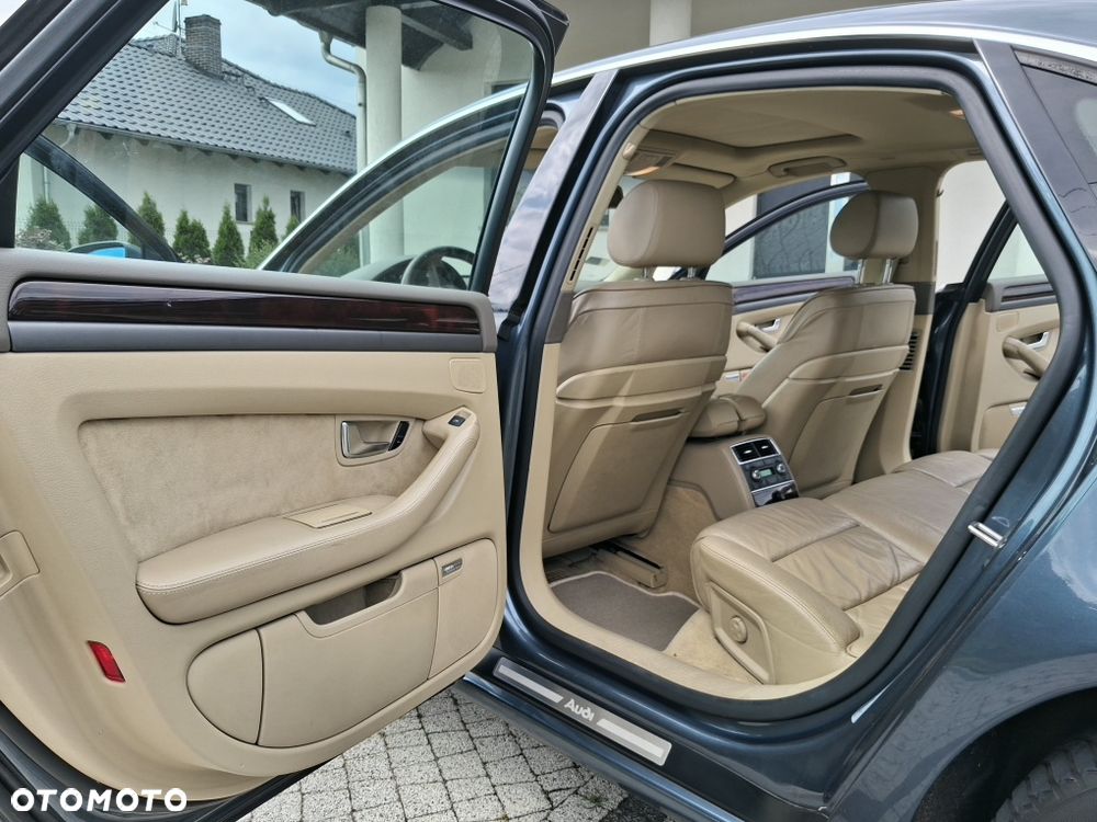 Audi A8 - 6