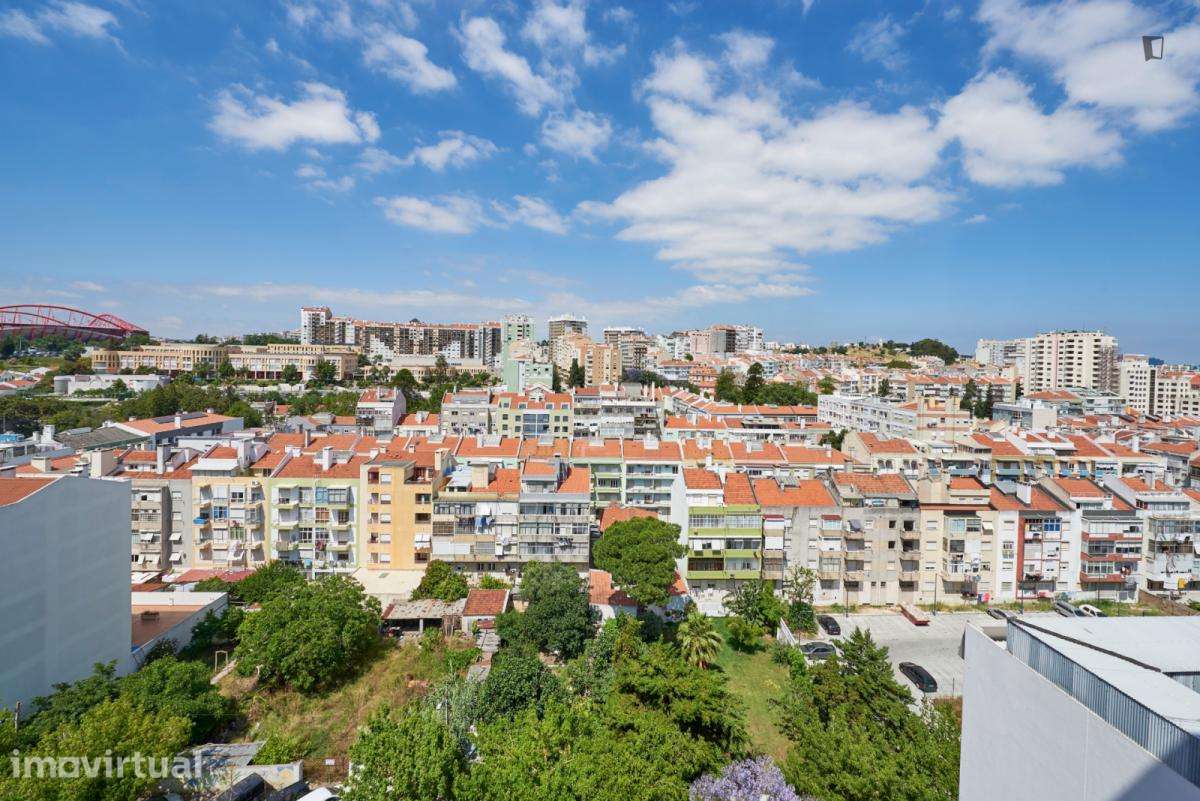 Quarto - localizado em Benfica Lisbon - Grande imagem: 4/34