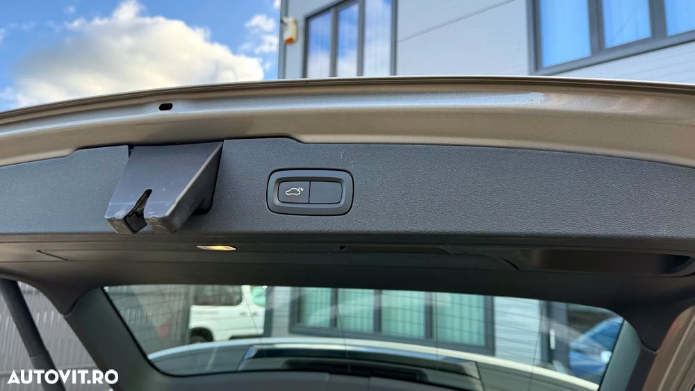 Volvo V60 D4 AWD Geartronic Momentum Pro - 27