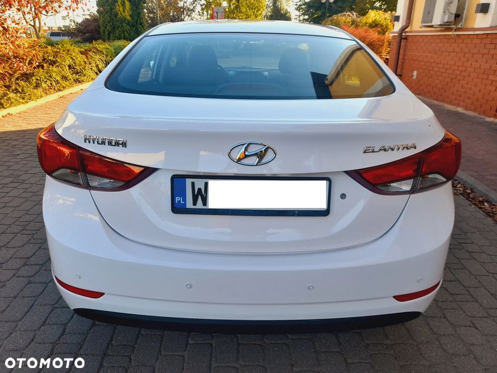 Hyundai Elantra - 5