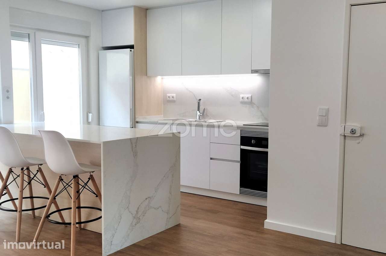 Apartamento T2 remodelado com varanda no Pai do Vento - Cascais - Grande imagem: 2/15
